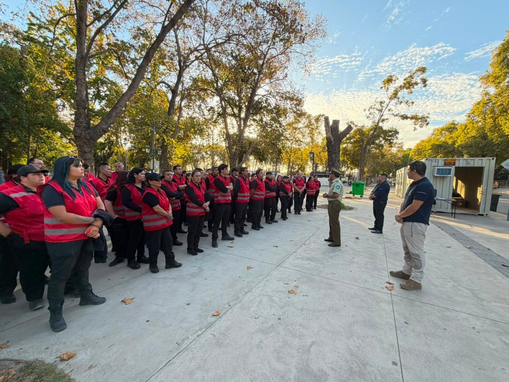 Formación de guardias de Control y Confianza en briefing con Carabineros — Festival Vive el Folklore, Limache